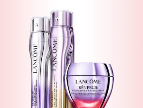 Lancôme Rénergie Pflegeprodukte mit zwei silber-violetten Serumflakons und violettem Cremetiegel vor zartem Farbverlauf.