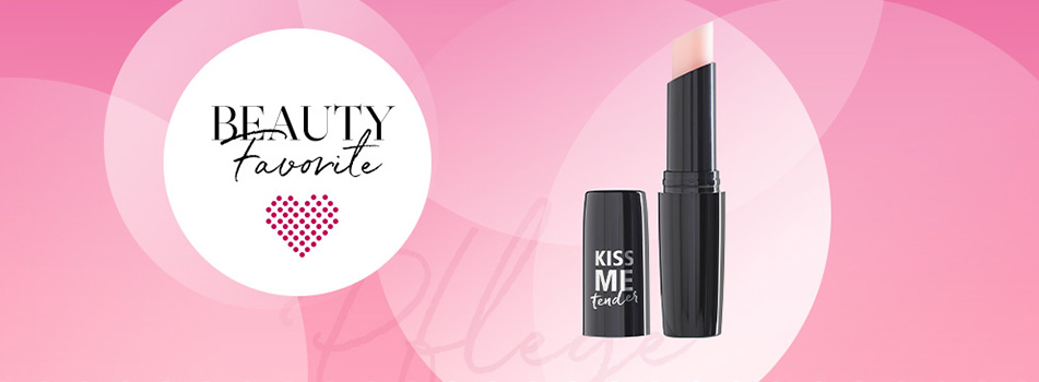Werbegrafik auf rosa Hintergrund mit dem Text 'Beauty Favorite' und einem pinken Herz aus Punkten in einem weißen Kreis. Rechts daneben ist ein geöffneter Lippenpflegestift mit schwarzer Hülse und dem Aufdruck 'Kiss Me Tender' zu sehen.